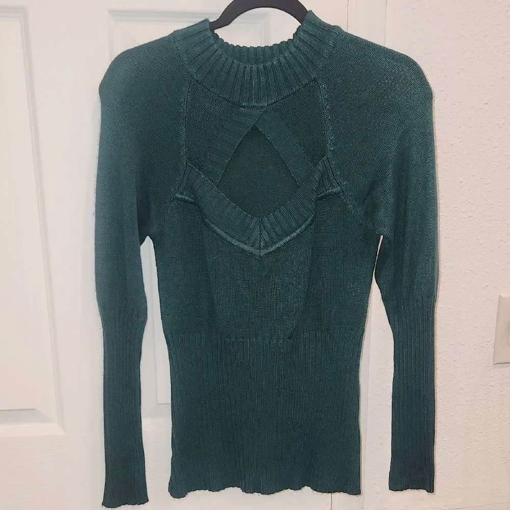 VENUS Keyhole Sweater
